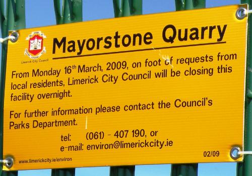 Picture of Mayorstone Quarry Closure Sign at Avondale Drive, Coolraine Estate on Tuesday 2nd June, 2009
